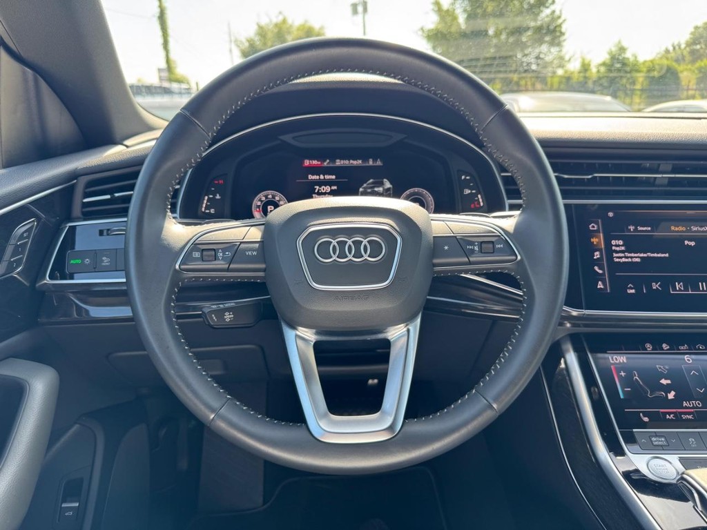 Audi Q8 Vehicle Full-screen Gallery Image 20