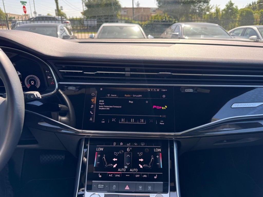 Audi Q8 Vehicle Full-screen Gallery Image 22