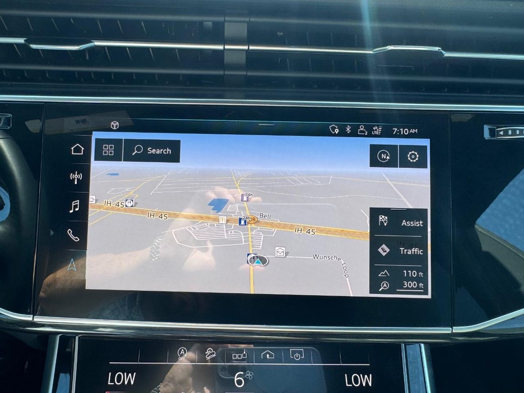 Audi Q8 Vehicle Full-screen Gallery Image 25