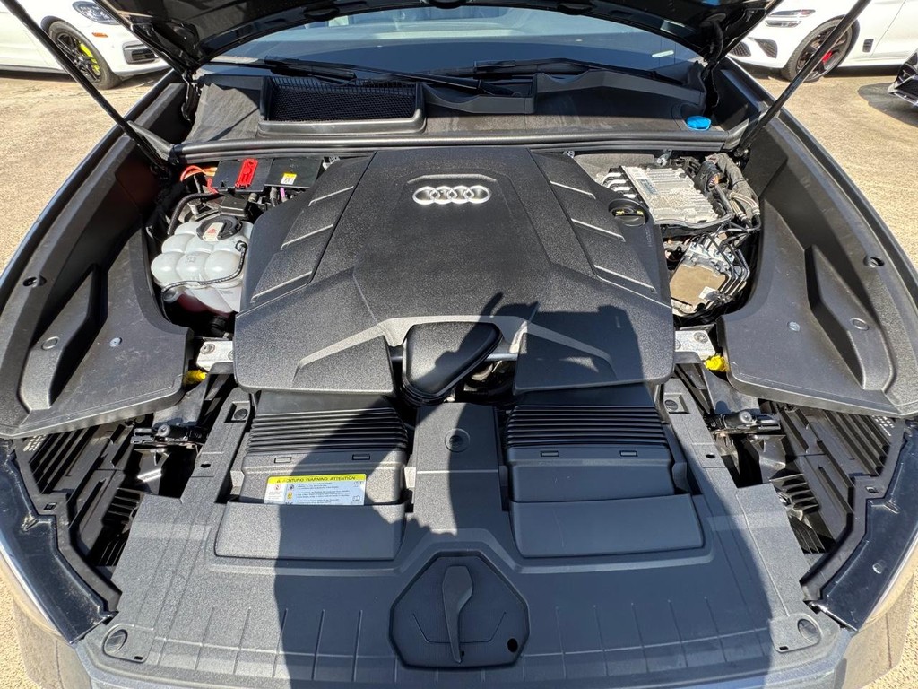 Audi Q8 Vehicle Full-screen Gallery Image 28