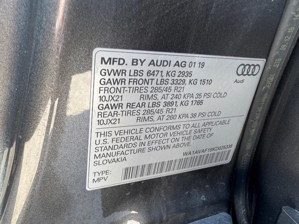 Audi Q8 Vehicle Full-screen Gallery Image 30