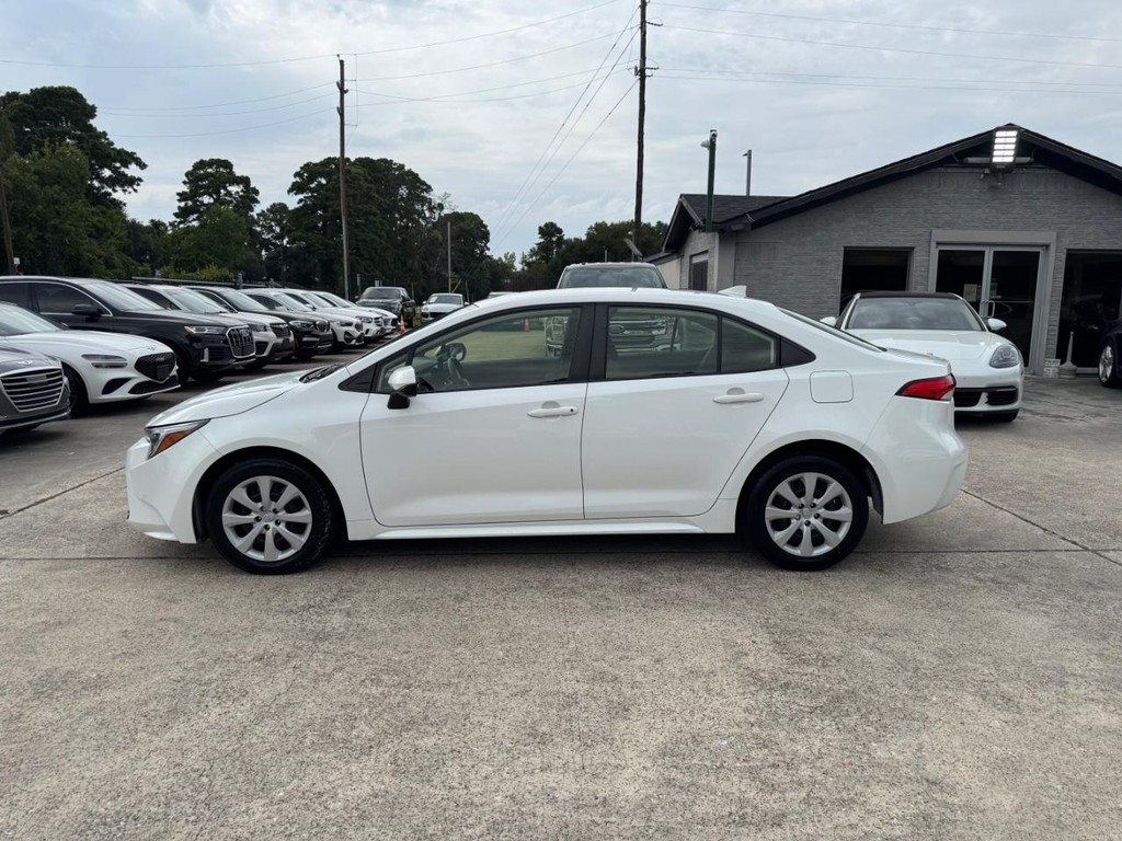 Toyota Corolla Vehicle Full-screen Gallery Image 09