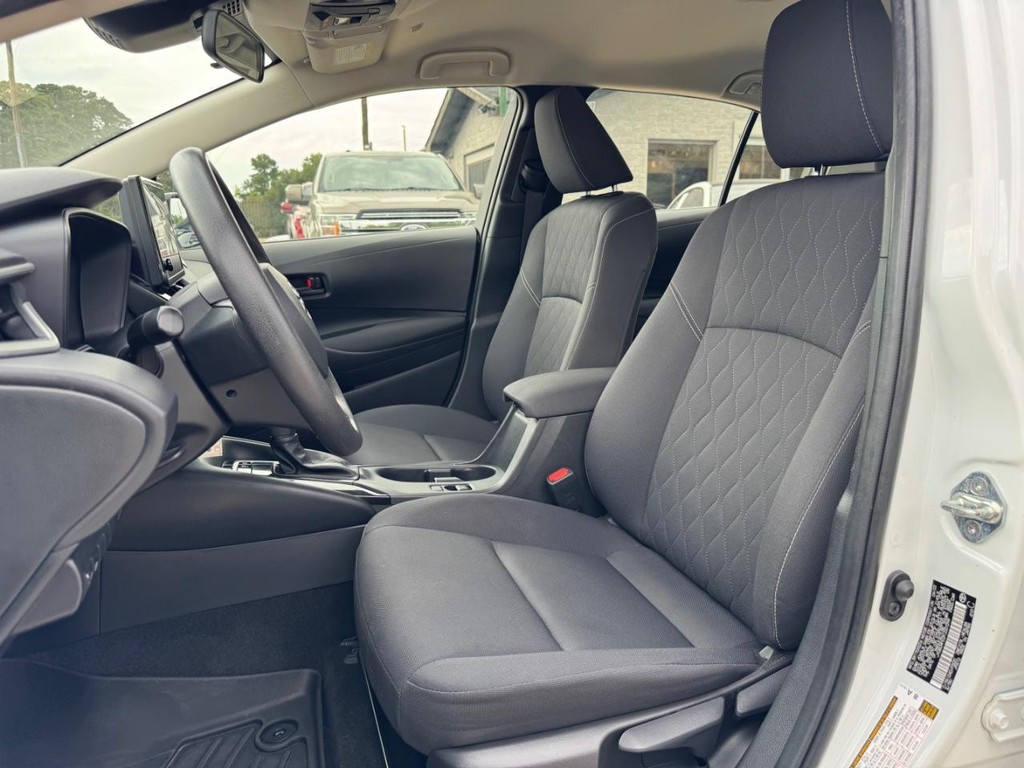 Toyota Corolla Vehicle Full-screen Gallery Image 11