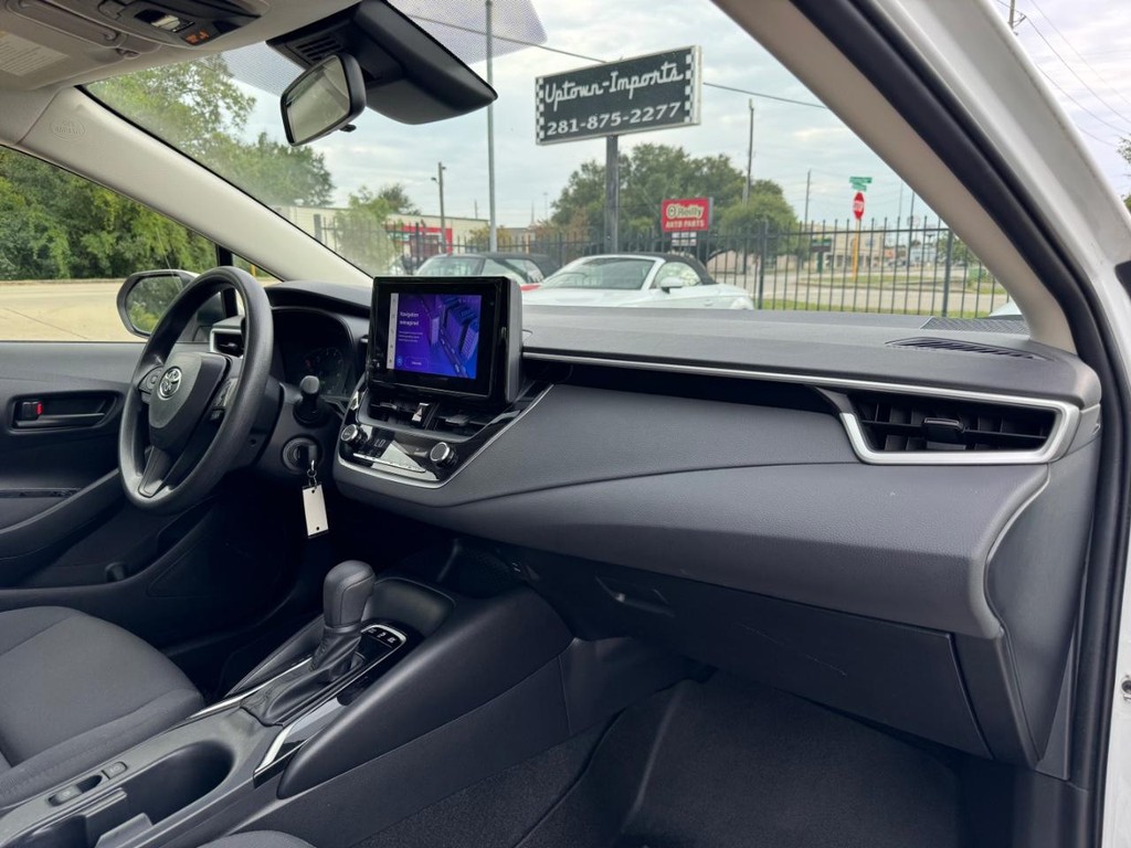 Toyota Corolla Vehicle Full-screen Gallery Image 13