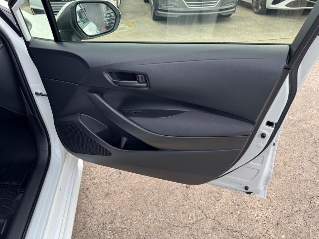 Toyota Corolla Vehicle Full-screen Gallery Image 15