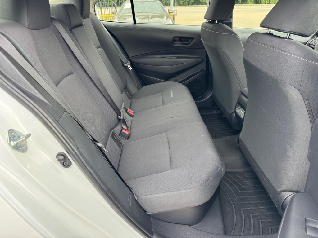 Toyota Corolla Vehicle Full-screen Gallery Image 16