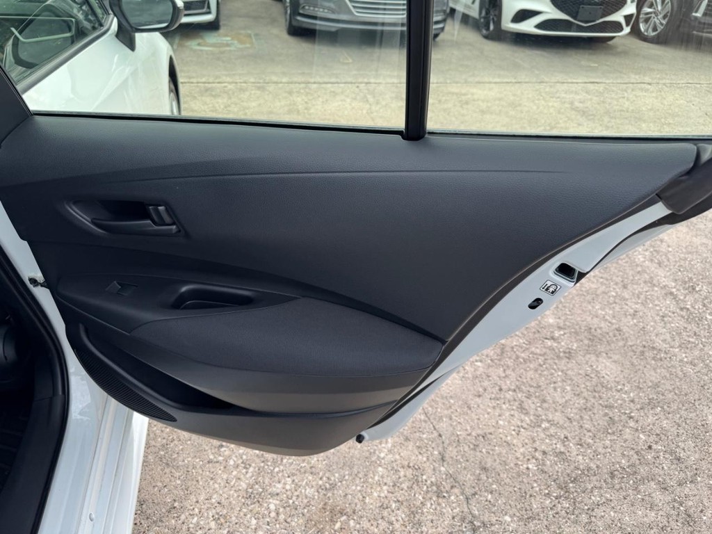 Toyota Corolla Vehicle Full-screen Gallery Image 17