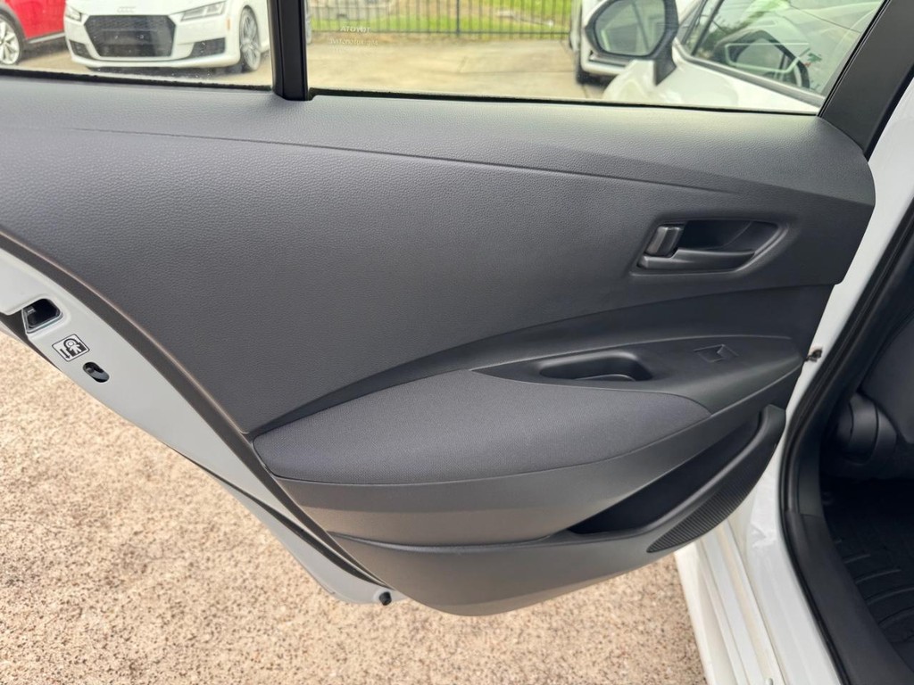 Toyota Corolla Vehicle Full-screen Gallery Image 19