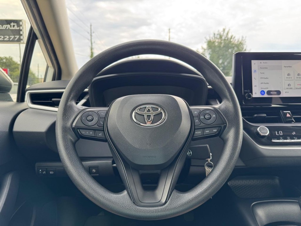 Toyota Corolla Vehicle Full-screen Gallery Image 20