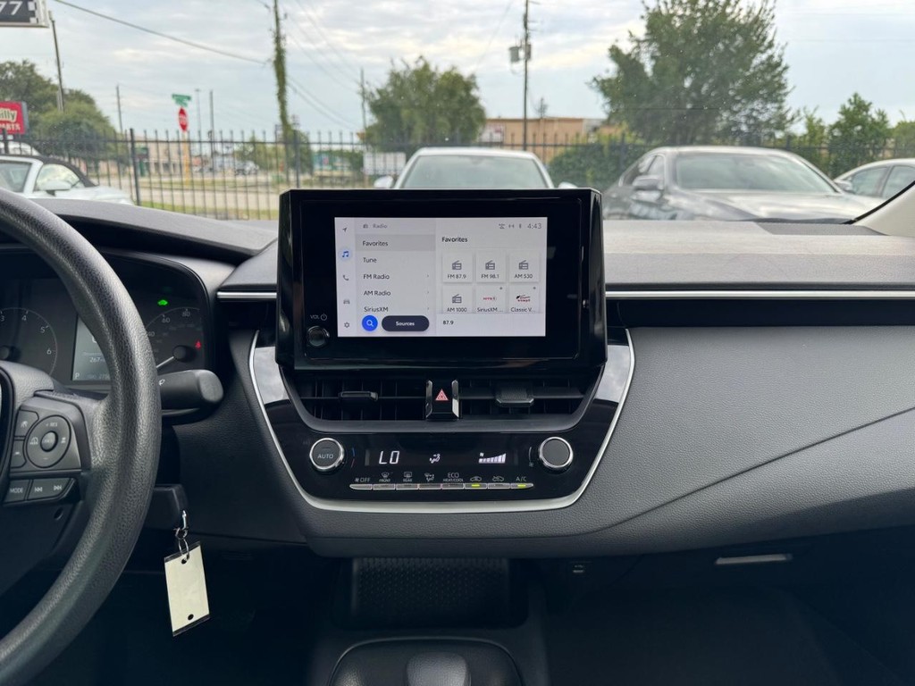 Toyota Corolla Vehicle Full-screen Gallery Image 22