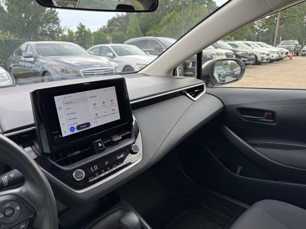 Toyota Corolla Vehicle Full-screen Gallery Image 24
