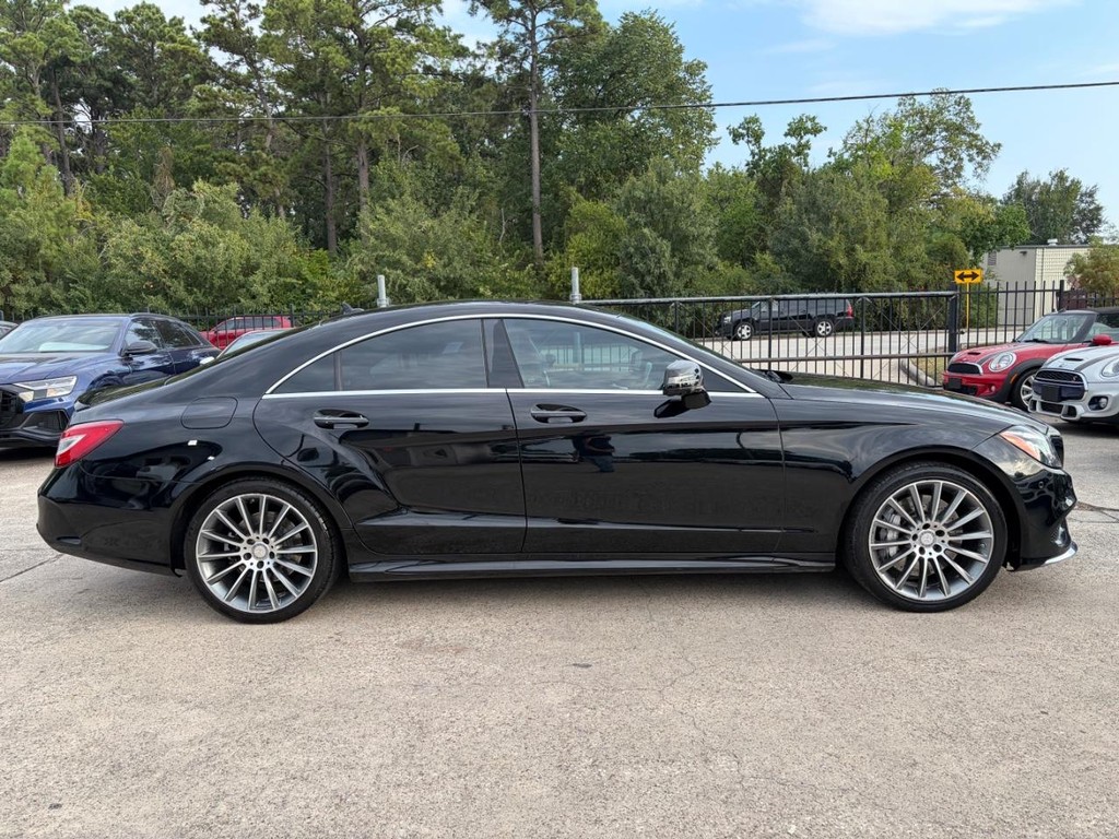 Mercedes-Benz CLS 550 Vehicle Full-screen Gallery Image 05