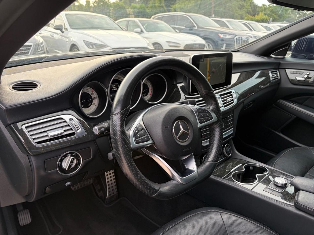 Mercedes-Benz CLS 550 Vehicle Full-screen Gallery Image 10