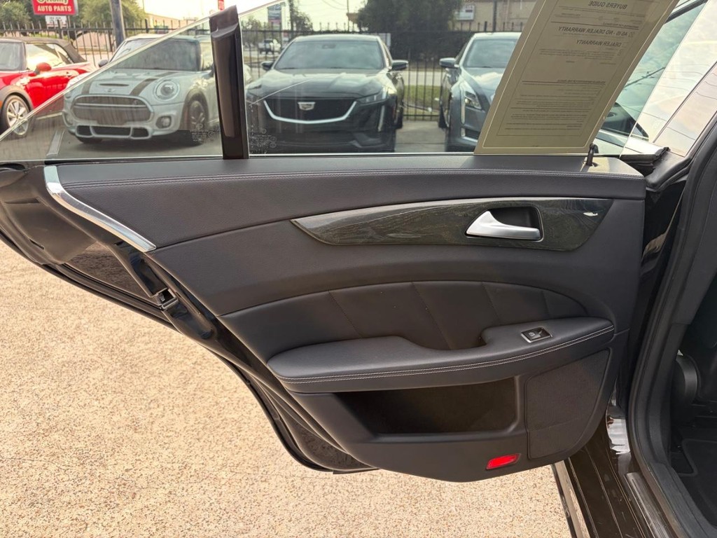 Mercedes-Benz CLS 550 Vehicle Full-screen Gallery Image 19