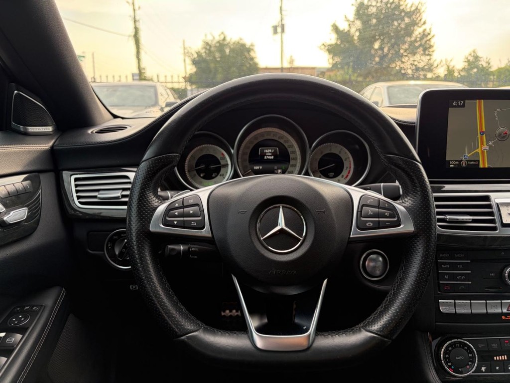 Mercedes-Benz CLS 550 Vehicle Full-screen Gallery Image 20