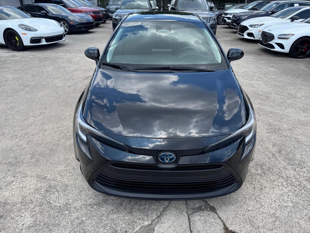 Toyota Corolla Vehicle Full-screen Gallery Image 03