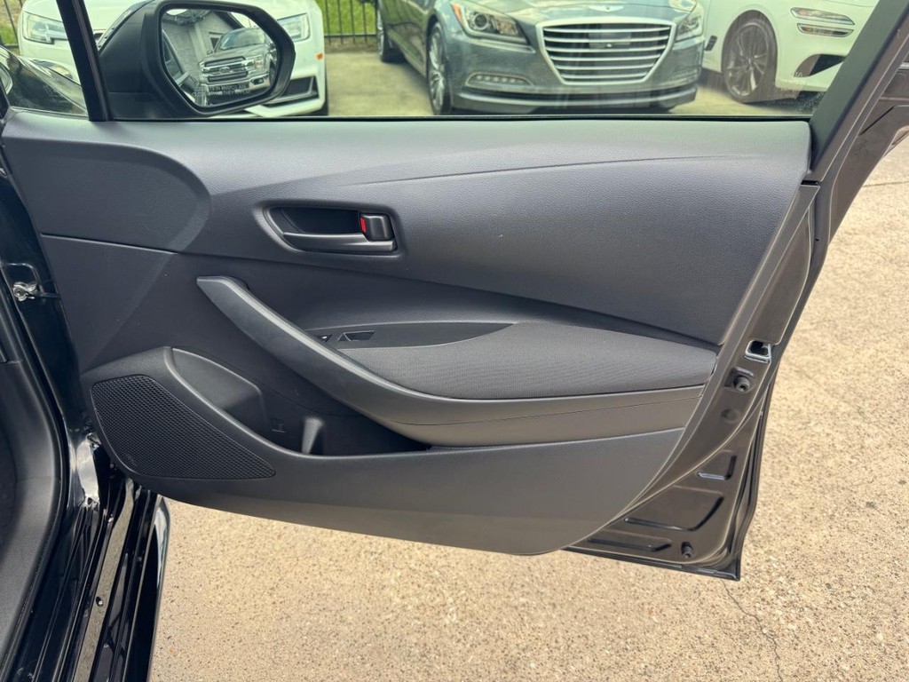 Toyota Corolla Vehicle Full-screen Gallery Image 15