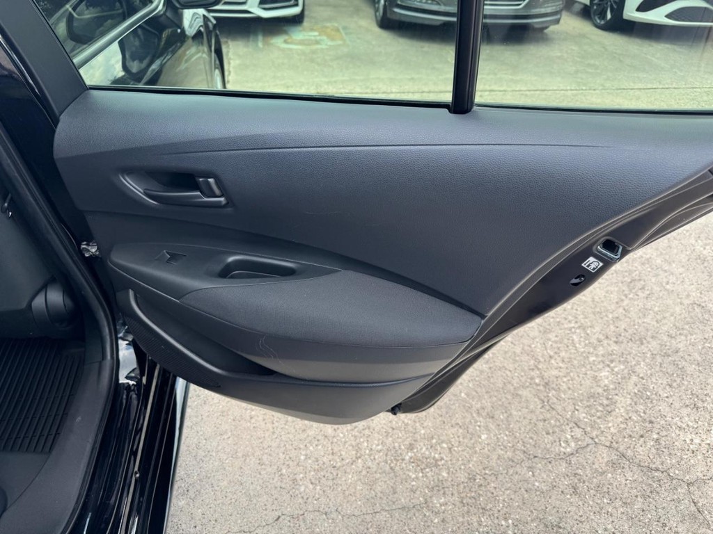 Toyota Corolla Vehicle Full-screen Gallery Image 17