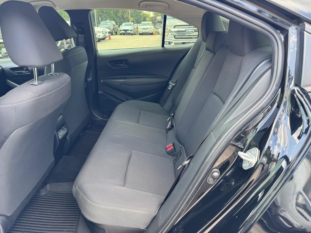 Toyota Corolla Vehicle Full-screen Gallery Image 18