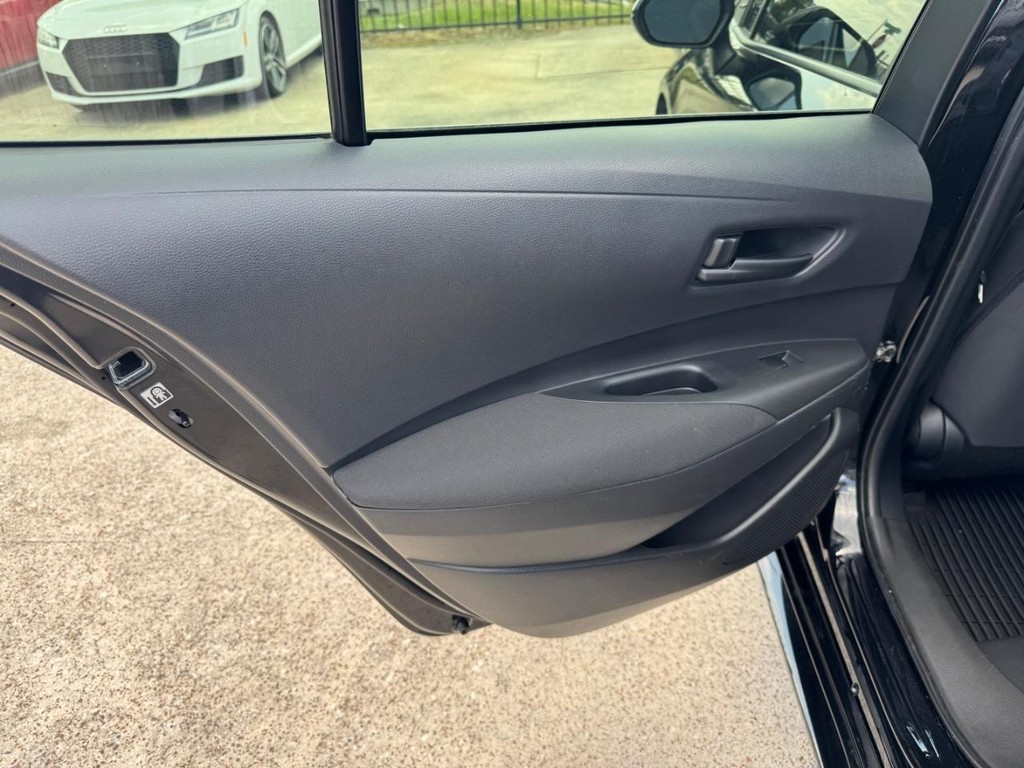 Toyota Corolla Vehicle Full-screen Gallery Image 19