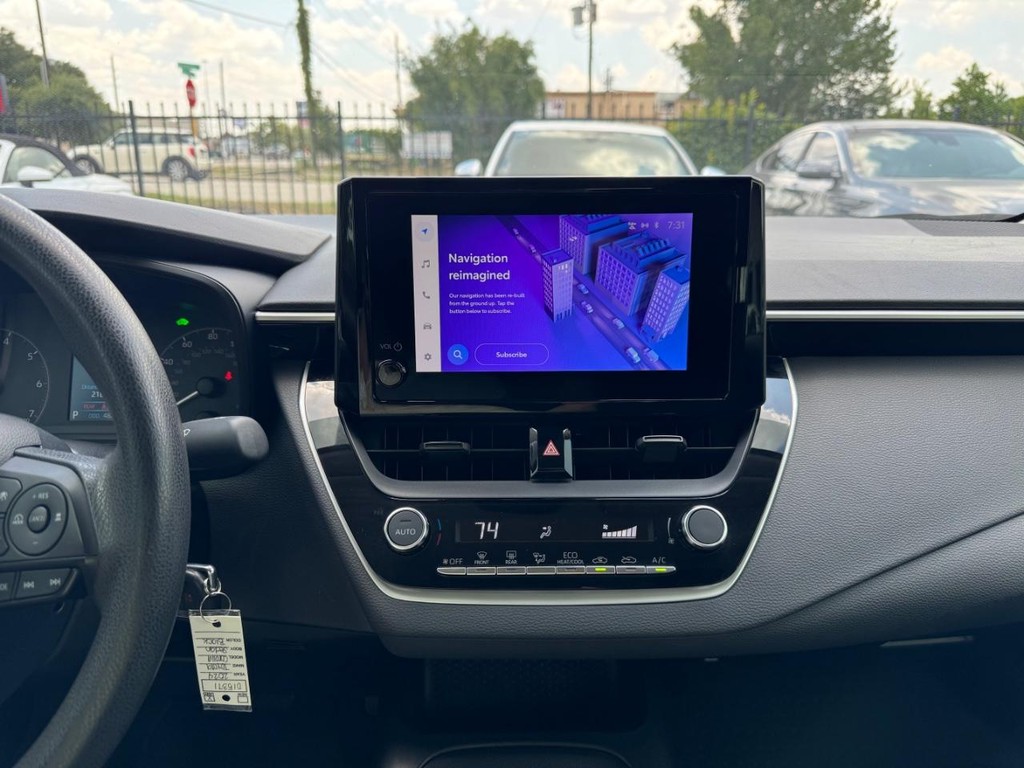 Toyota Corolla Vehicle Full-screen Gallery Image 22