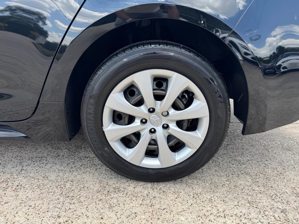 Toyota Corolla Vehicle Full-screen Gallery Image 27