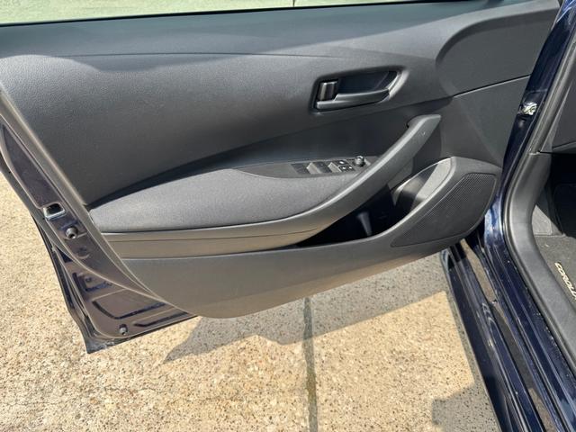 Toyota Corolla Vehicle Full-screen Gallery Image 40