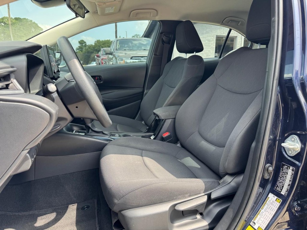 Toyota Corolla Vehicle Full-screen Gallery Image 10