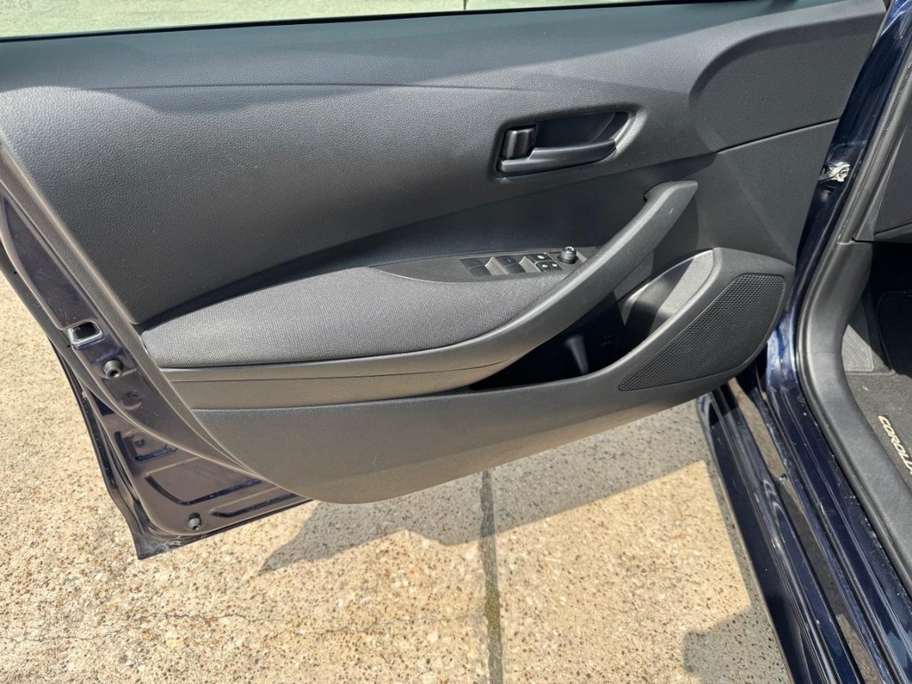 Toyota Corolla Vehicle Full-screen Gallery Image 11