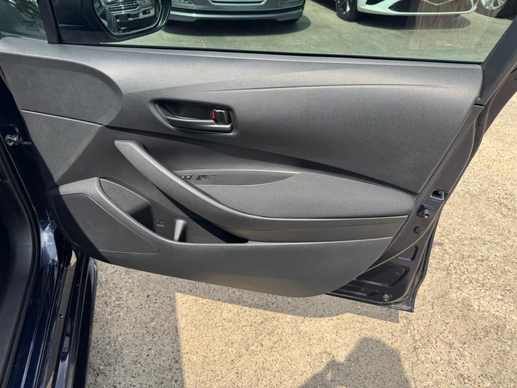 Toyota Corolla Vehicle Full-screen Gallery Image 13
