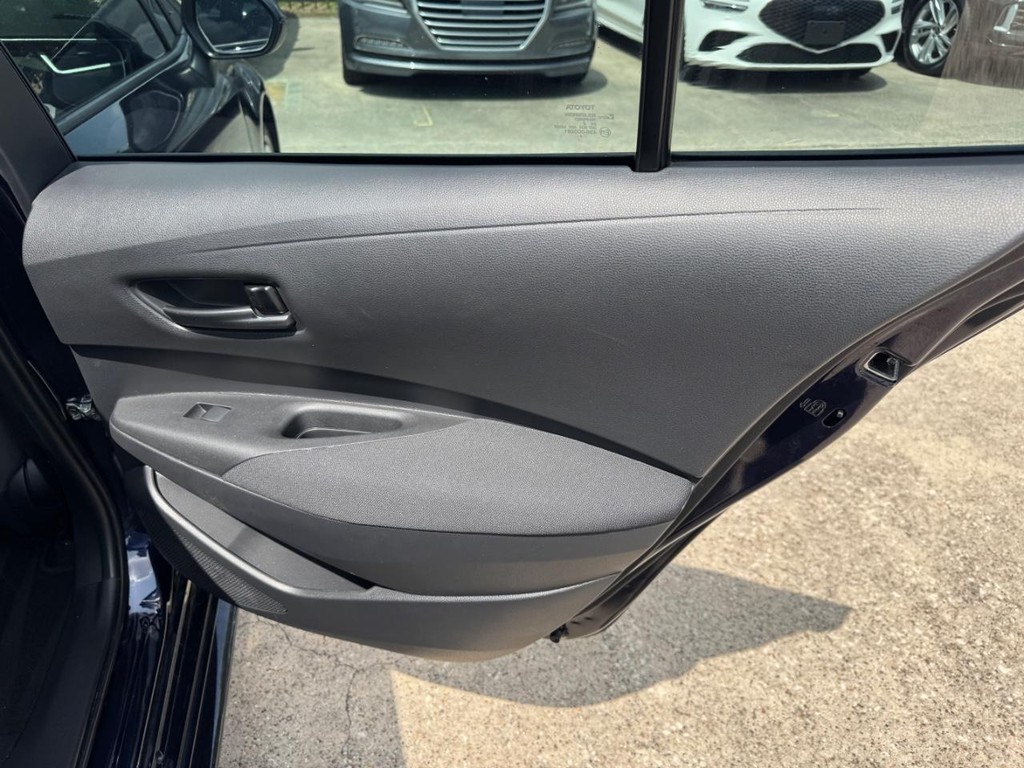 Toyota Corolla Vehicle Full-screen Gallery Image 15