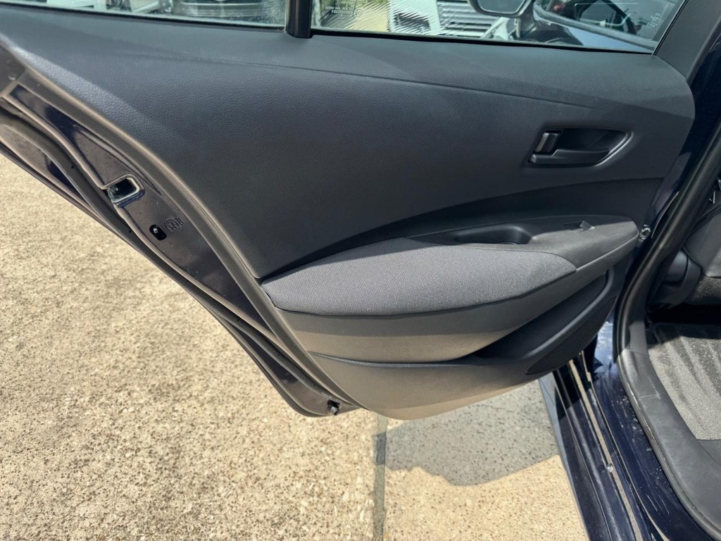Toyota Corolla Vehicle Full-screen Gallery Image 16