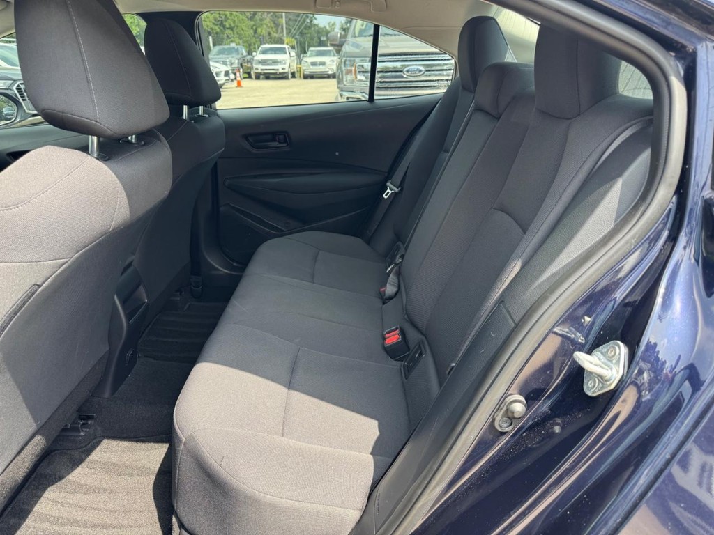 Toyota Corolla Vehicle Full-screen Gallery Image 17
