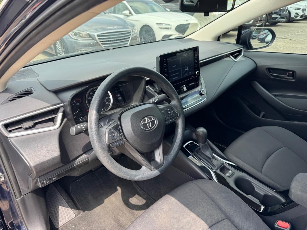 Toyota Corolla Vehicle Full-screen Gallery Image 18
