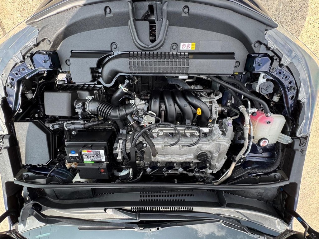 Toyota Corolla Vehicle Full-screen Gallery Image 24
