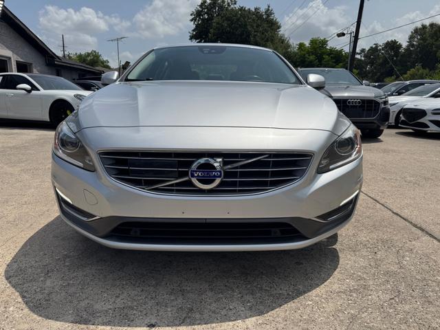 Volvo S60 Vehicle Full-screen Gallery Image 02