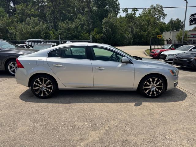 Volvo S60 Vehicle Full-screen Gallery Image 03