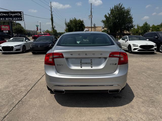 Volvo S60 Vehicle Full-screen Gallery Image 07