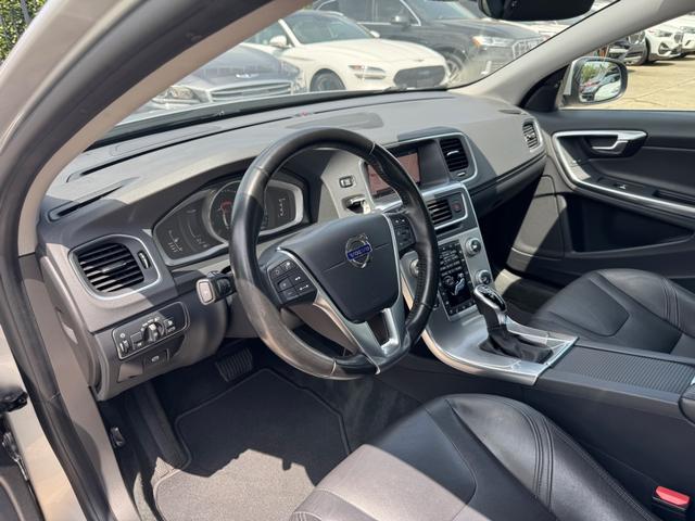 Volvo S60 Vehicle Full-screen Gallery Image 10