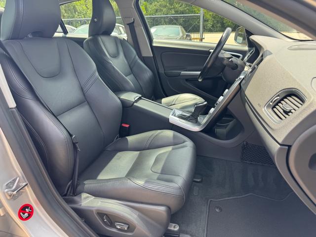 Volvo S60 Vehicle Full-screen Gallery Image 14