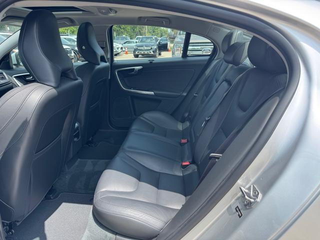 Volvo S60 Vehicle Full-screen Gallery Image 18