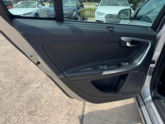 Volvo S60 Vehicle Full-screen Gallery Image 19