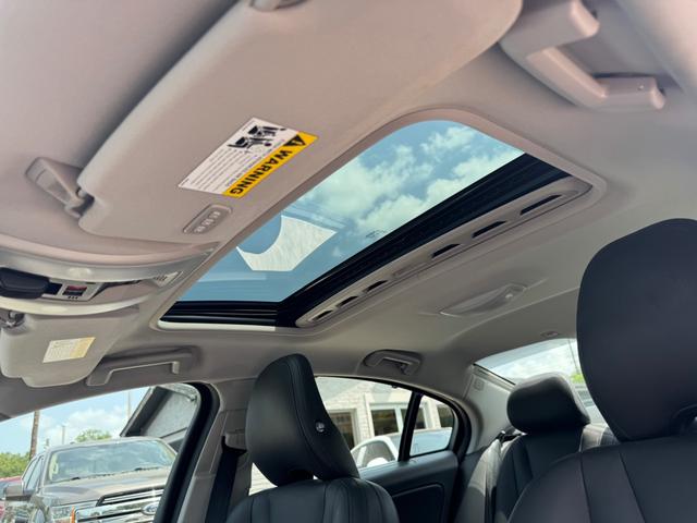 Volvo S60 Vehicle Full-screen Gallery Image 20