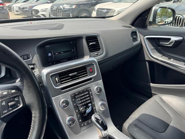 Volvo S60 Vehicle Full-screen Gallery Image 25