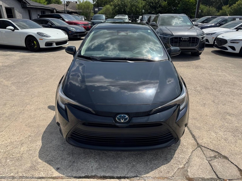 Toyota Corolla Vehicle Full-screen Gallery Image 03