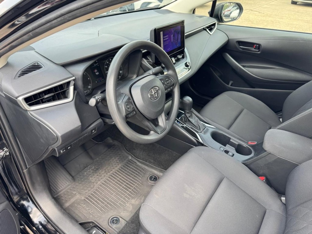 Toyota Corolla Vehicle Full-screen Gallery Image 10