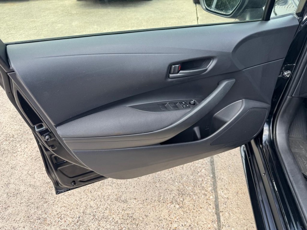 Toyota Corolla Vehicle Full-screen Gallery Image 12