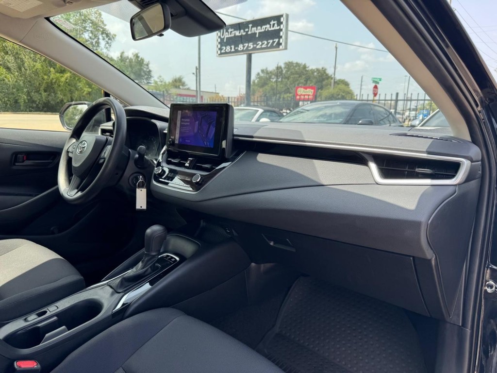 Toyota Corolla Vehicle Full-screen Gallery Image 13