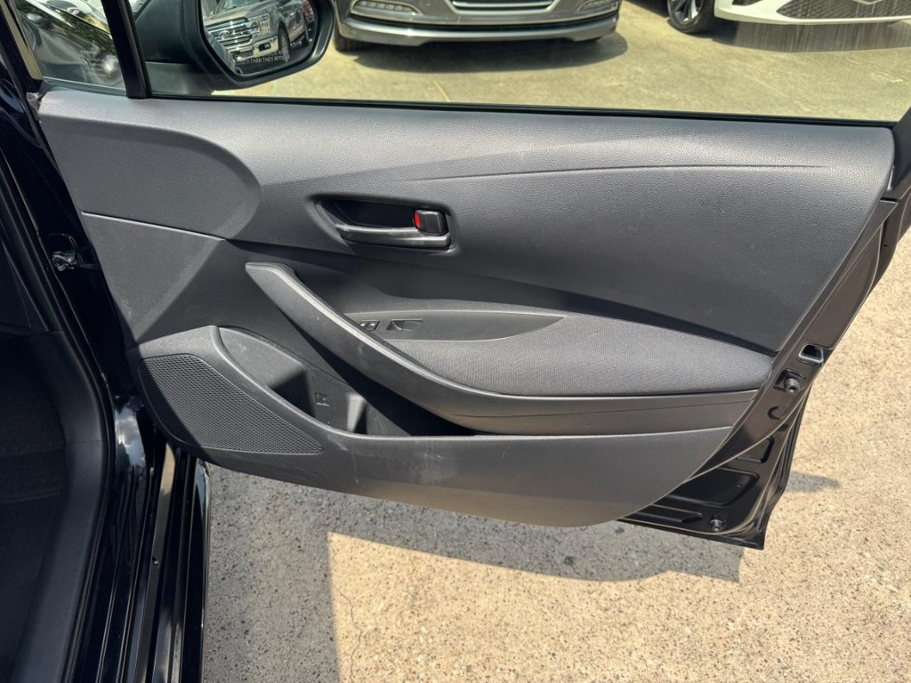 Toyota Corolla Vehicle Full-screen Gallery Image 15