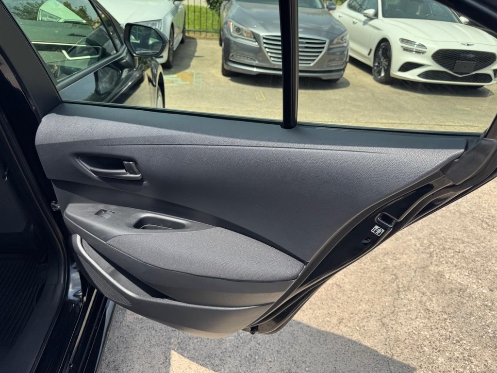 Toyota Corolla Vehicle Full-screen Gallery Image 17